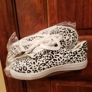 Price REDUCED!! Brand New White Leopard Women's Sneakers - Size 5.5